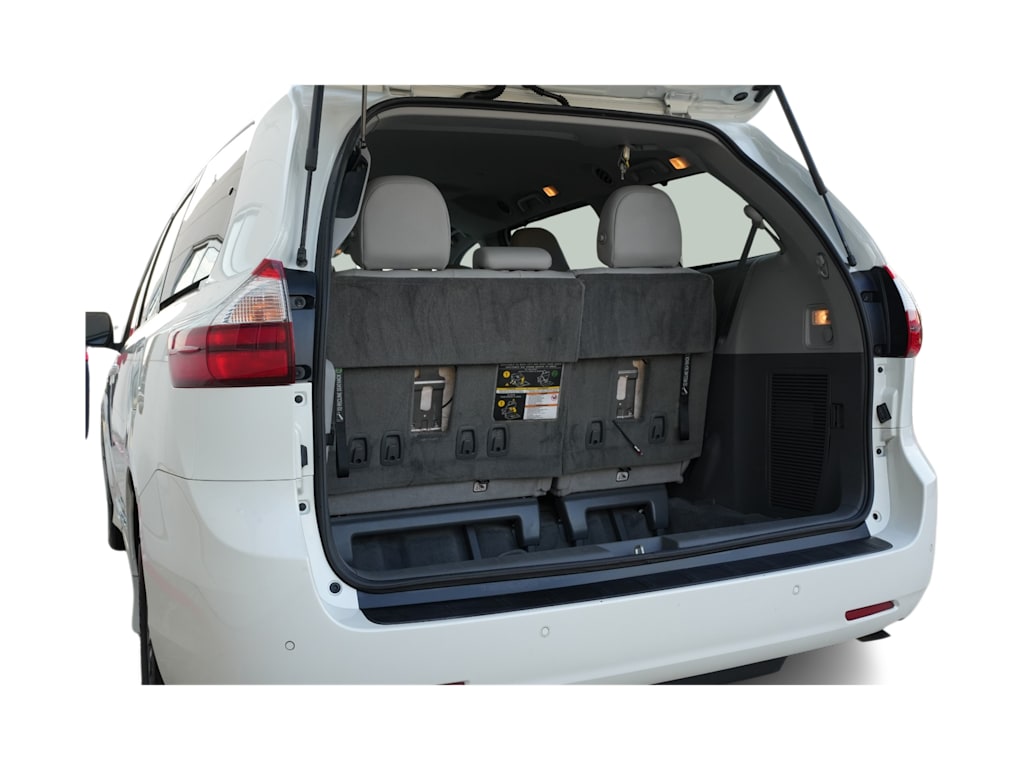 Thumbnail: 2018 Toyota Sienna - 18