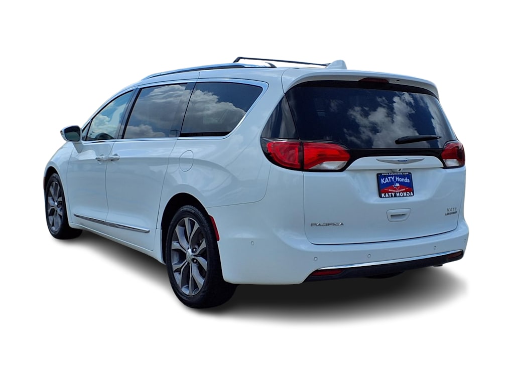 Thumbnail: 2018 Chrysler Pacifica - 4