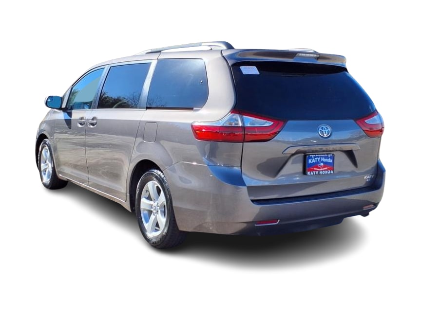 2015 Toyota Sienna LE 4