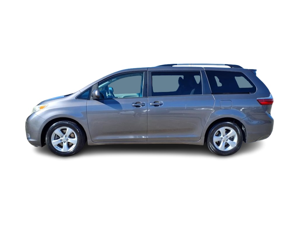 2015 Toyota Sienna LE 3