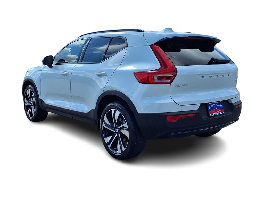 Thumbnail: 2023 Volvo XC40 - 4