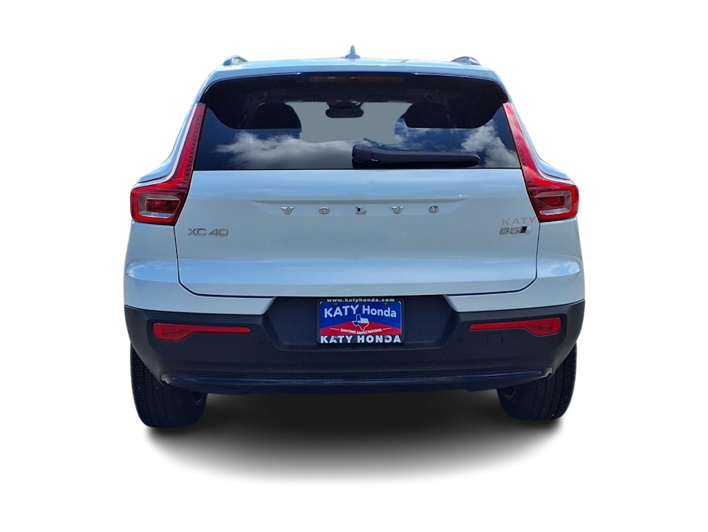 Thumbnail: 2023 Volvo XC40 - 5