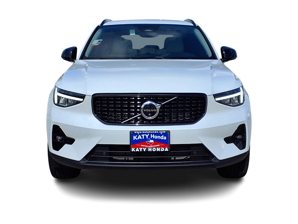 Thumbnail: 2023 Volvo XC40 - 6