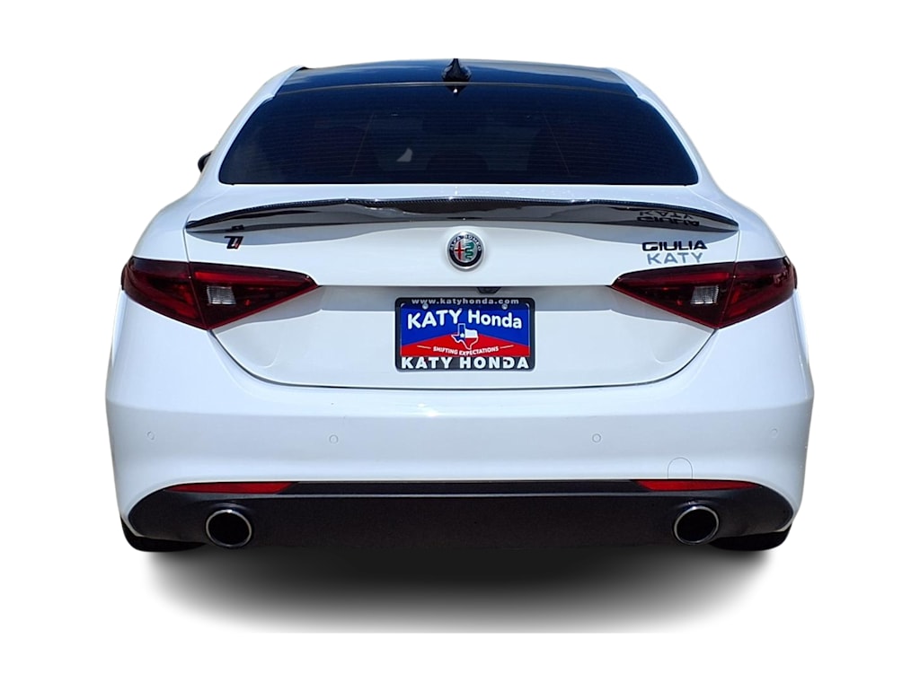 Thumbnail: 2021 Alfa Romeo Giulia - 5