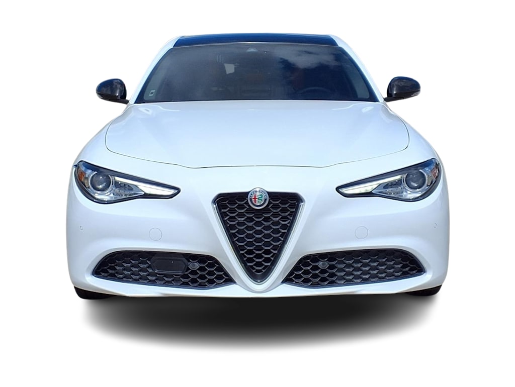 Thumbnail: 2021 Alfa Romeo Giulia - 6