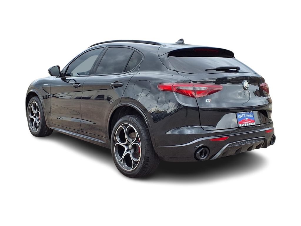 Thumbnail: 2022 Alfa Romeo Stelvio - 4