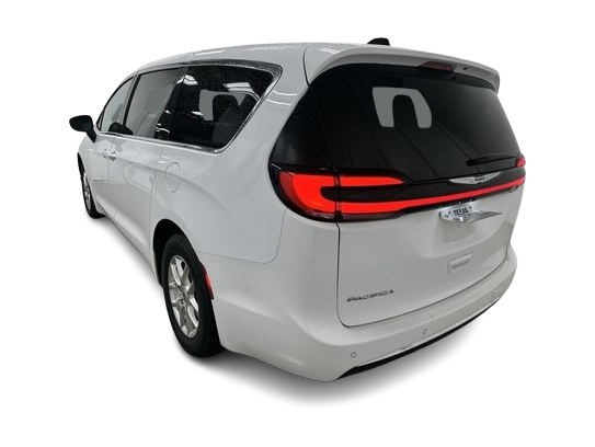 Thumbnail: 2025 Chrysler Pacifica - 3