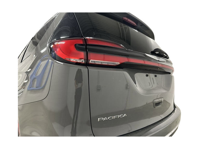 2022 Chrysler Pacifica Touring L 33