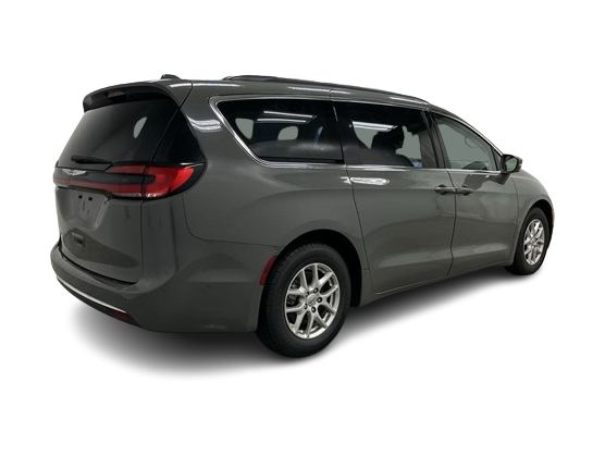 2022 Chrysler Pacifica Touring L 17