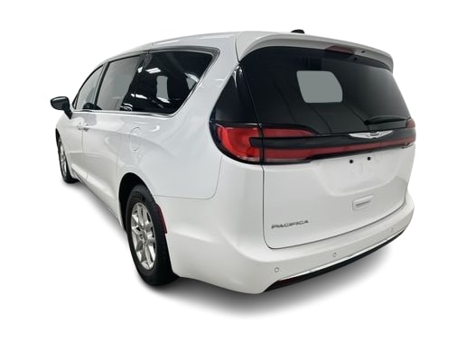 Thumbnail: 2025 Chrysler Pacifica - 3