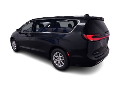 2023 Chrysler Pacifica Touring L 4