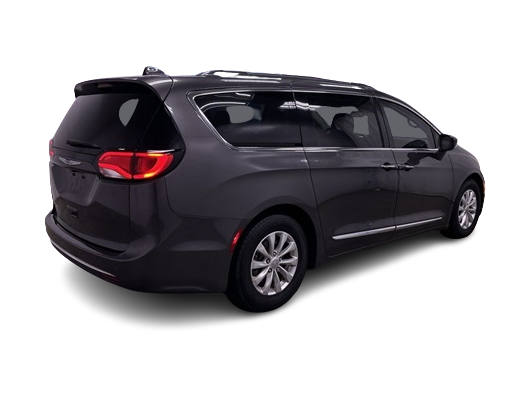 2018 Chrysler Pacifica  17
