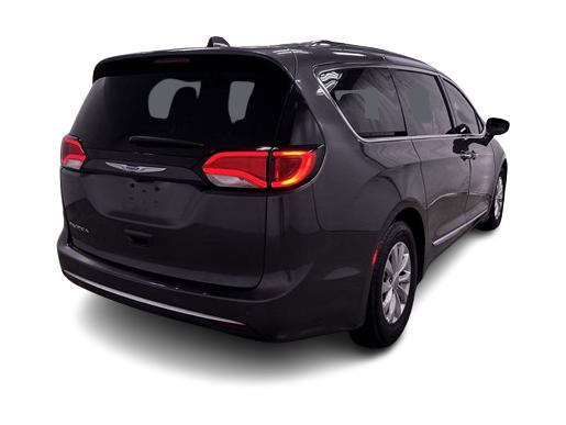 2018 Chrysler Pacifica  16