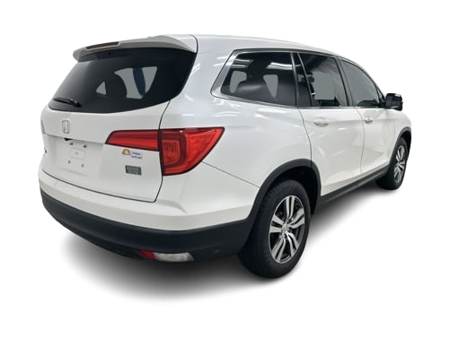 Thumbnail: 2017 Honda Pilot - 14