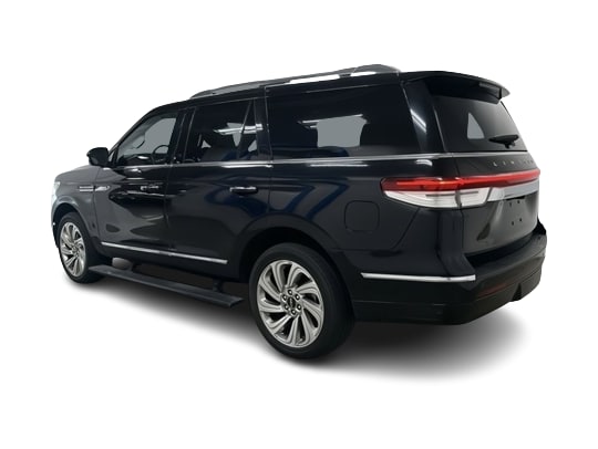 Thumbnail: 2024 Lincoln Navigator - 18