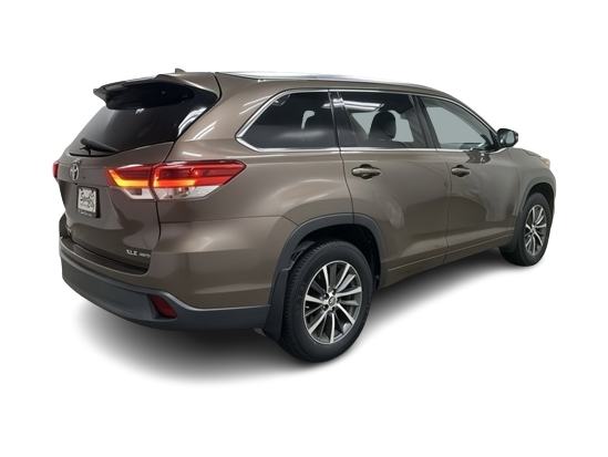 Thumbnail: 2017 Toyota Highlander - 14
