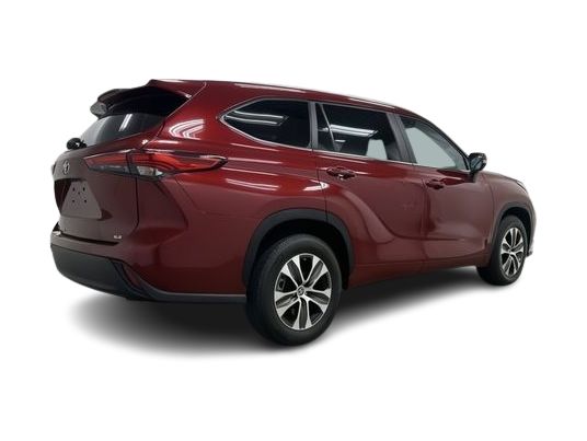 Thumbnail: 2023 Toyota Highlander - 16
