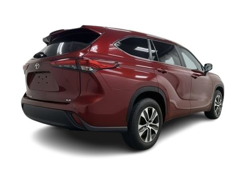 Thumbnail: 2023 Toyota Highlander - 15