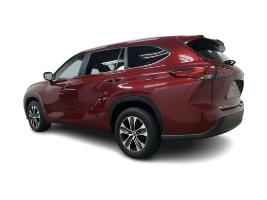 Thumbnail: 2023 Toyota Highlander - 21