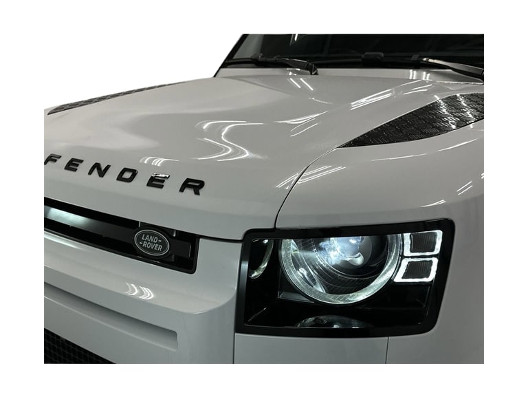 2023 Land Rover Defender 110 32