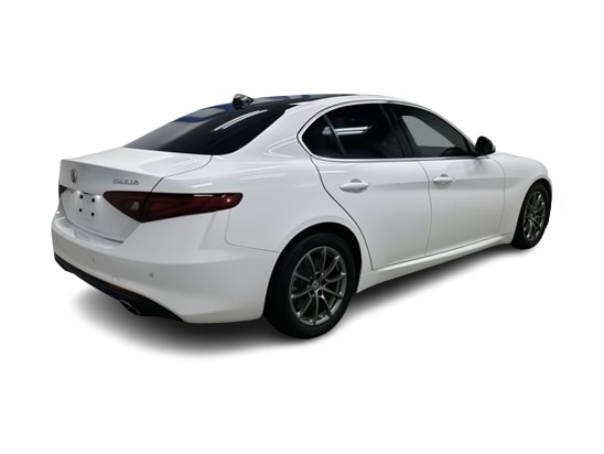 Thumbnail: 2017 Alfa Romeo Giulia - 15