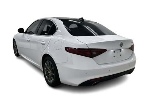Thumbnail: 2017 Alfa Romeo Giulia - 3