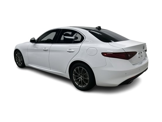 Thumbnail: 2017 Alfa Romeo Giulia - 20