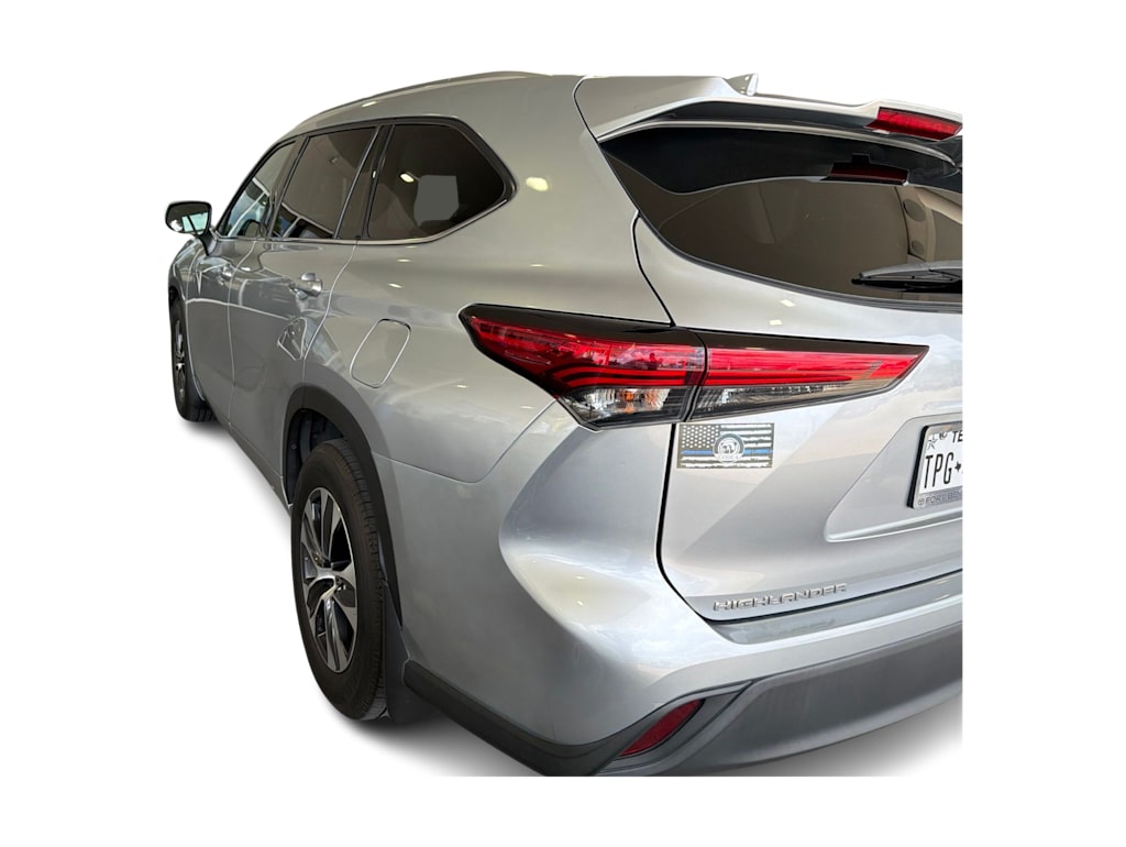 Thumbnail: 2021 Toyota Highlander - 3
