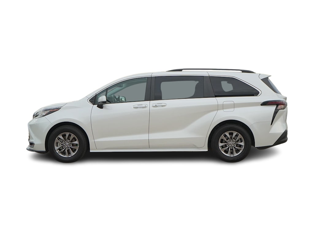 Thumbnail: 2023 Toyota Sienna - 3