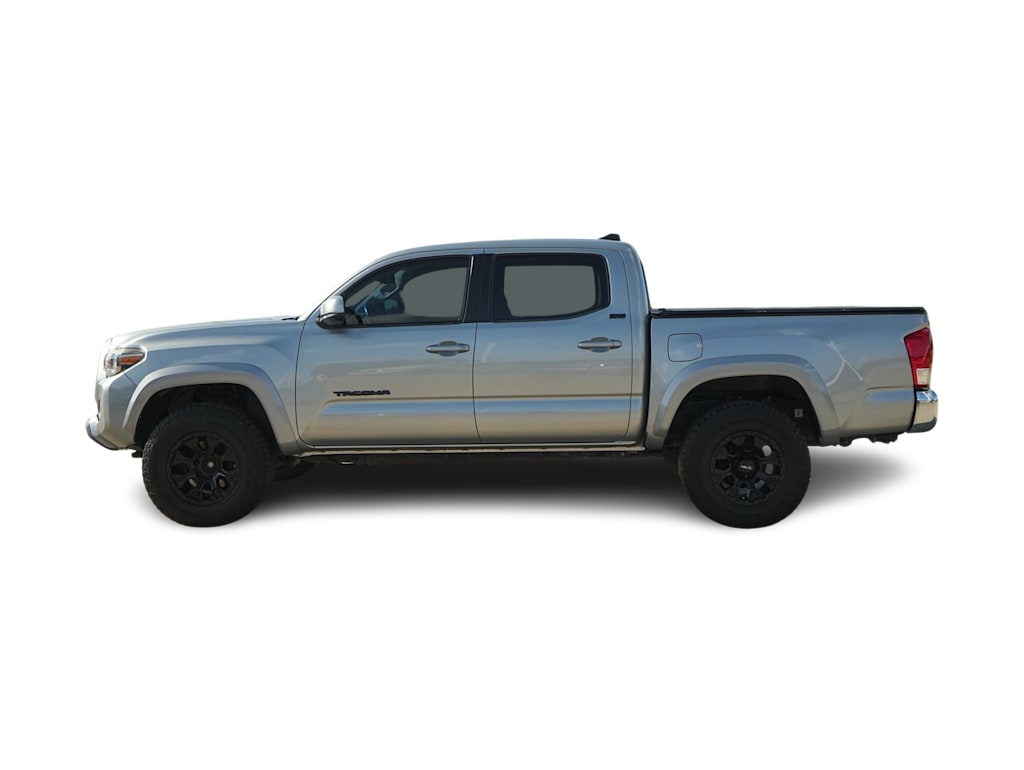Thumbnail: 2017 Toyota Tacoma - 3