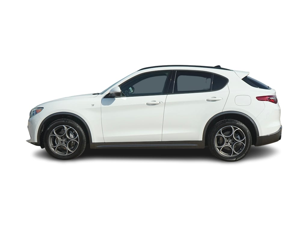 Thumbnail: 2022 Alfa Romeo Stelvio - 3