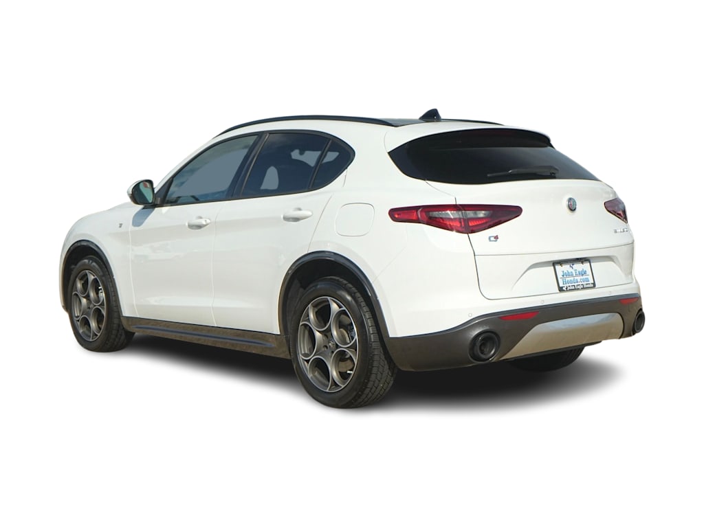 Thumbnail: 2022 Alfa Romeo Stelvio - 4
