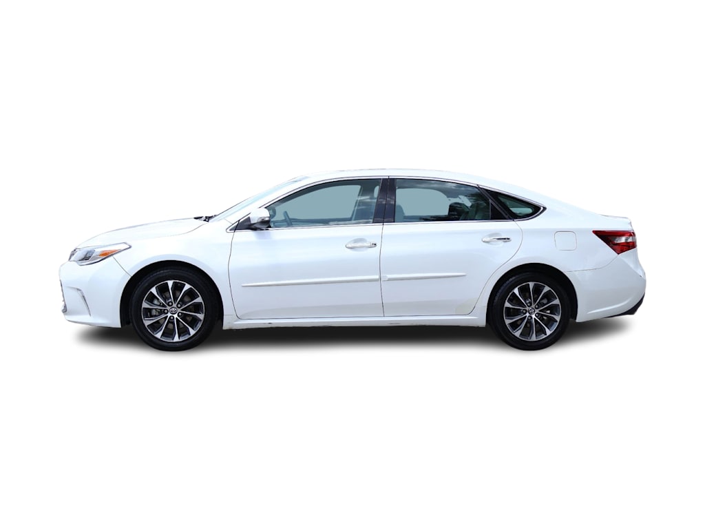 Thumbnail: 2017 Toyota Avalon - 3