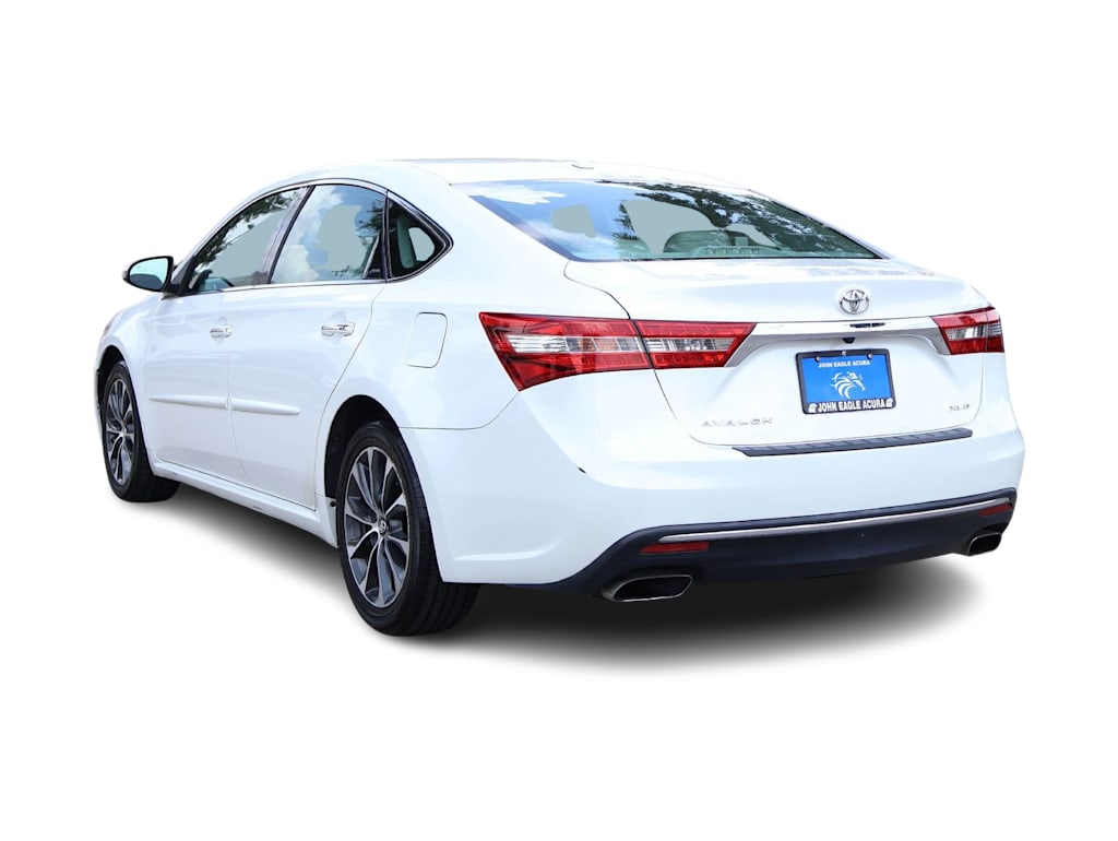 Thumbnail: 2017 Toyota Avalon - 4