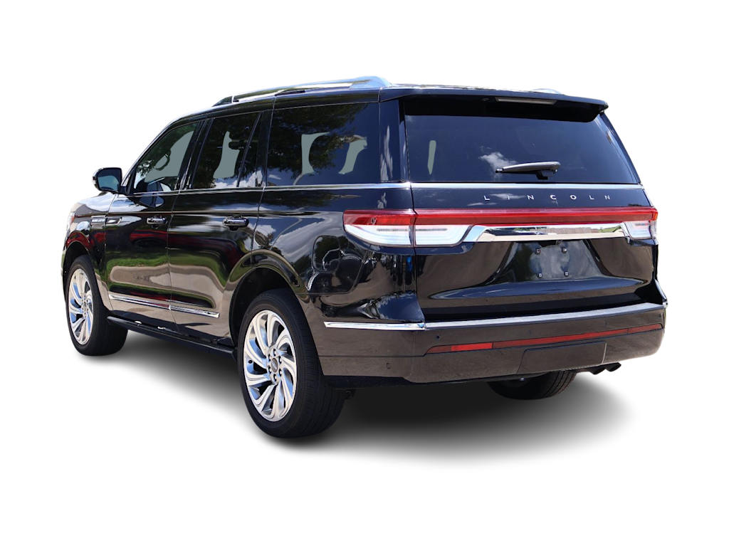 Thumbnail: 2024 Lincoln Navigator - 4