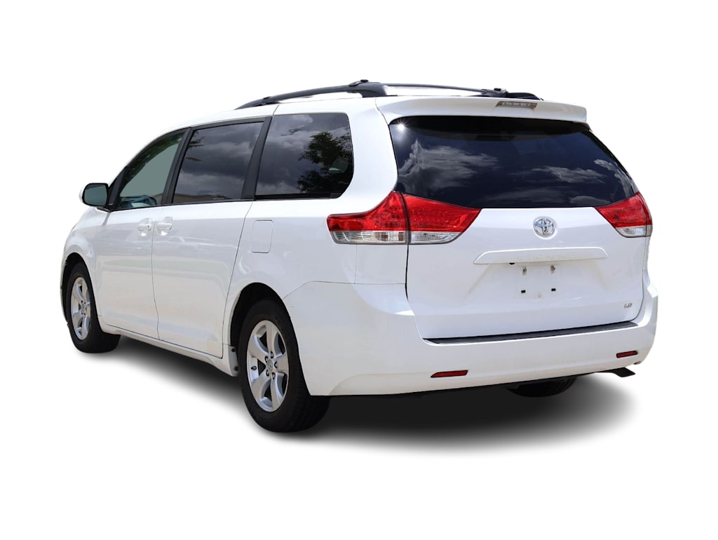 Thumbnail: 2014 Toyota Sienna - 4