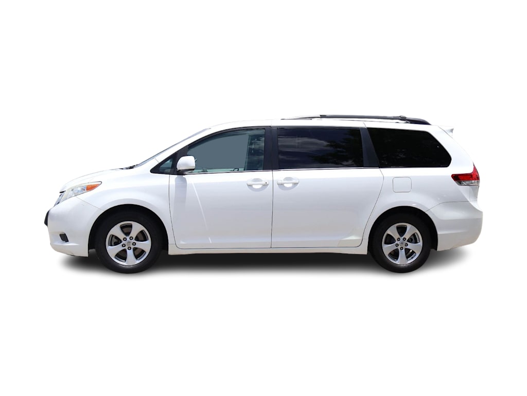 Thumbnail: 2014 Toyota Sienna - 3