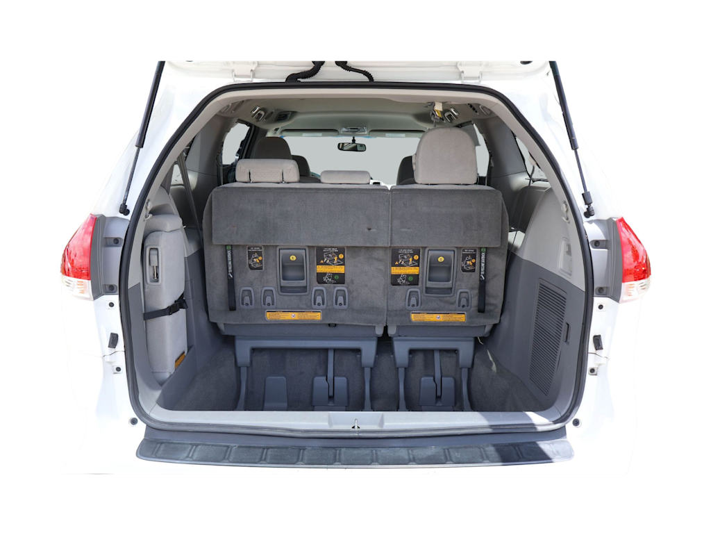 Thumbnail: 2014 Toyota Sienna - 18