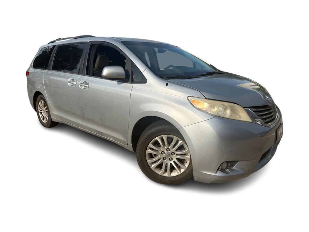 Thumbnail: 2014 Toyota Sienna - 10