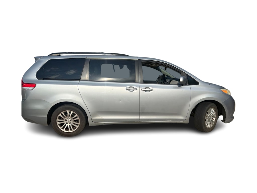 Thumbnail: 2014 Toyota Sienna - 11