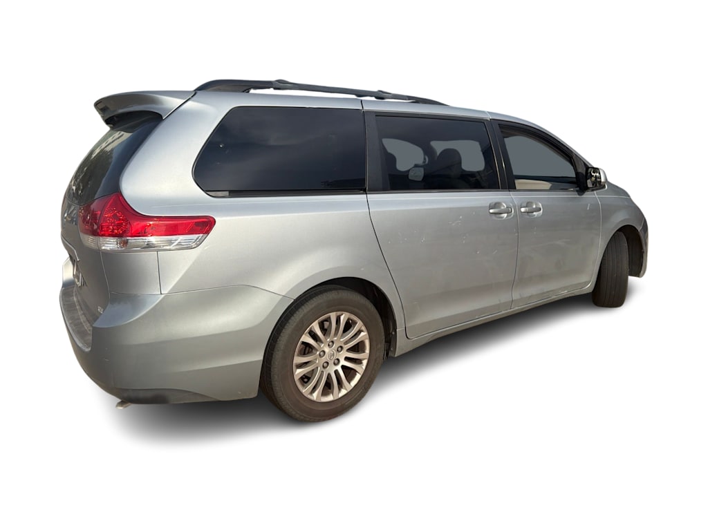 Thumbnail: 2014 Toyota Sienna - 12