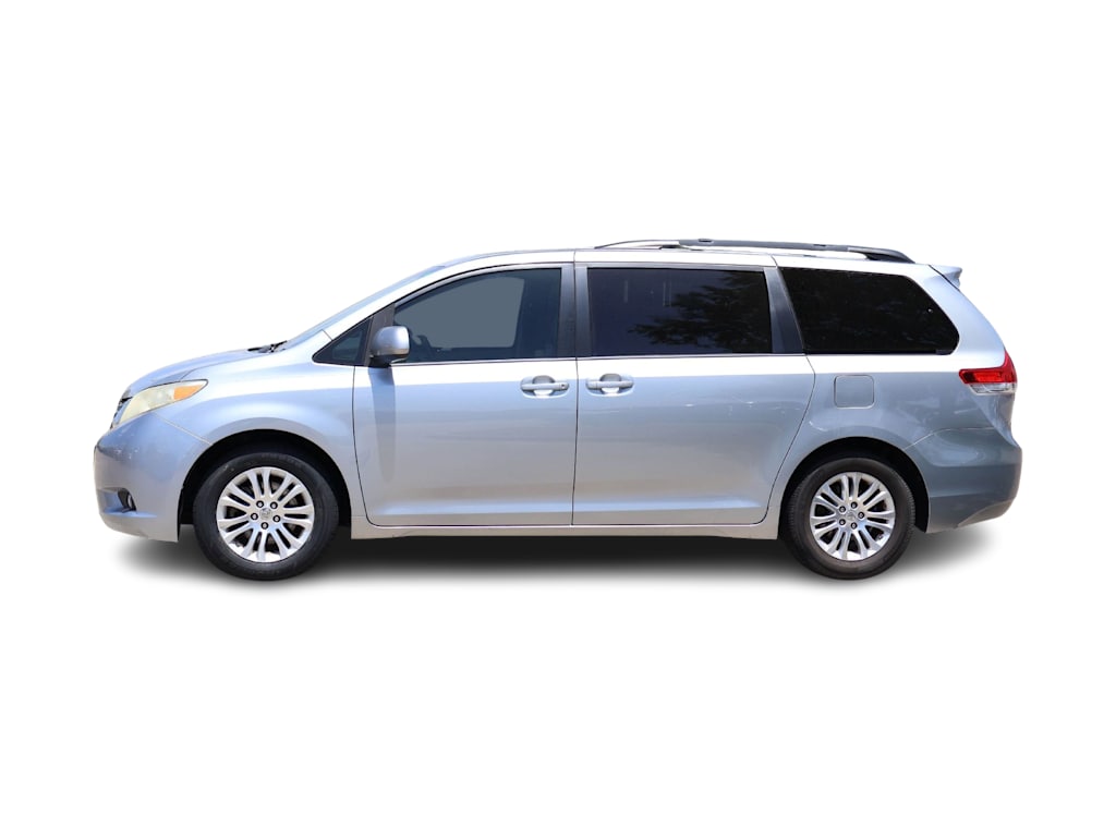 Thumbnail: 2014 Toyota Sienna - 3