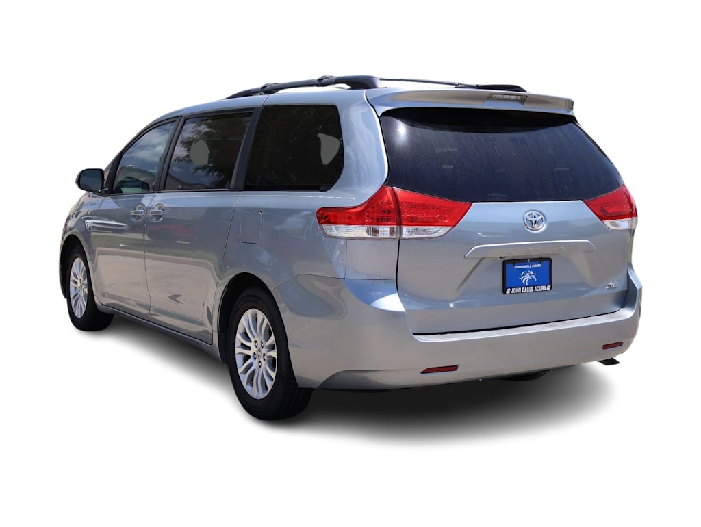 Thumbnail: 2014 Toyota Sienna - 4