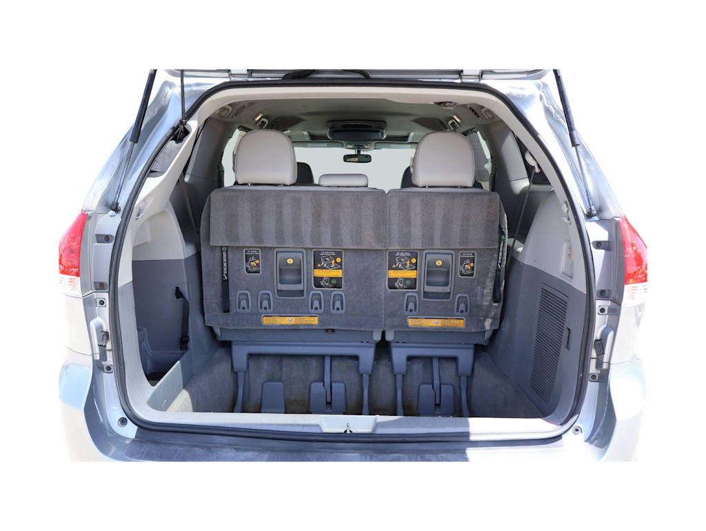 Thumbnail: 2014 Toyota Sienna - 17