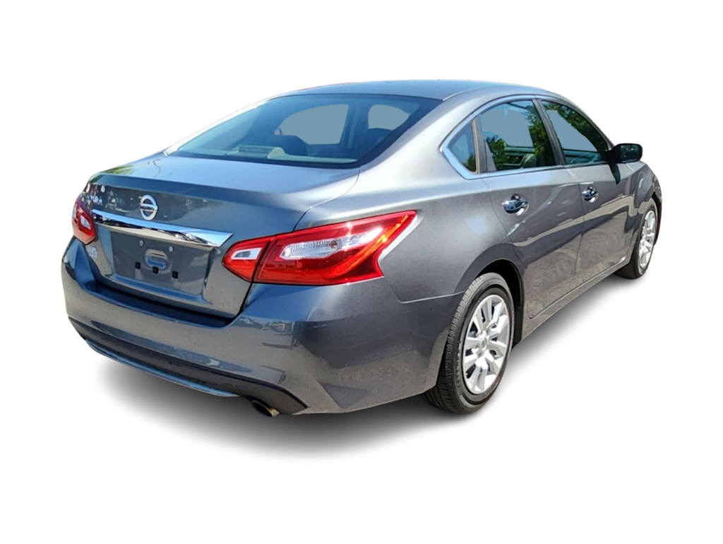 Thumbnail: 2016 Nissan Altima - 15