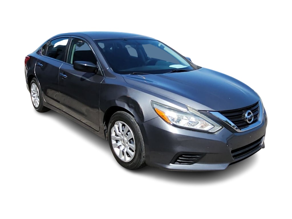 Thumbnail: 2016 Nissan Altima - 17