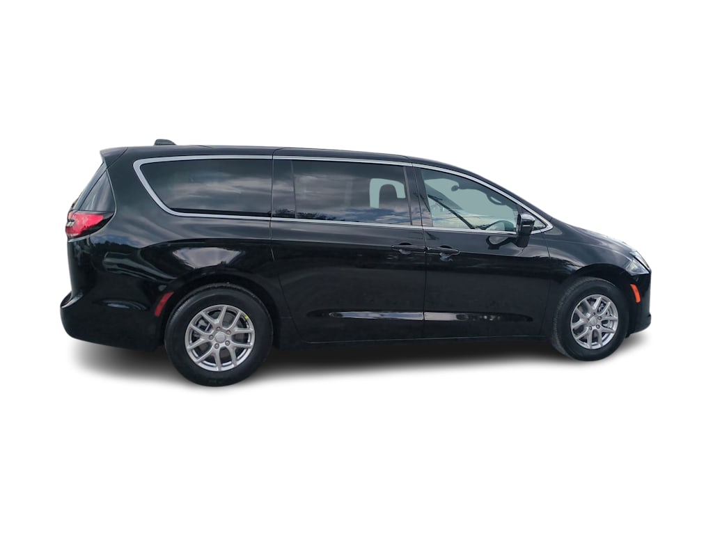 Thumbnail: 2027 Chrysler Pacifica - 22