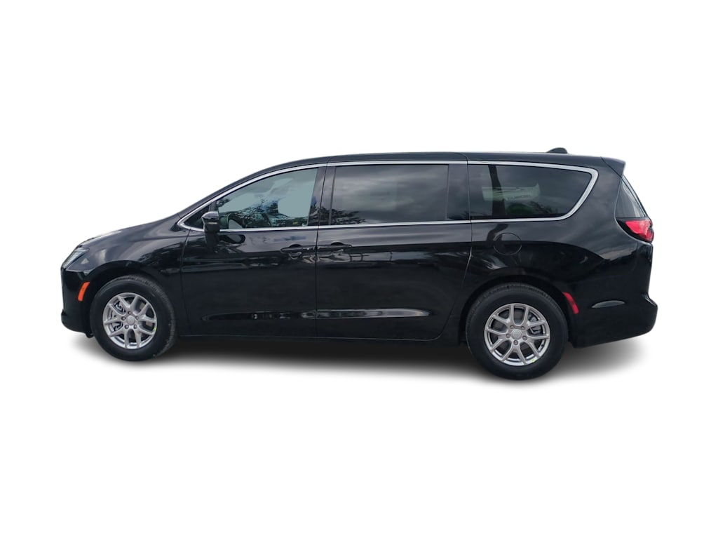 Thumbnail: 2027 Chrysler Pacifica - 3