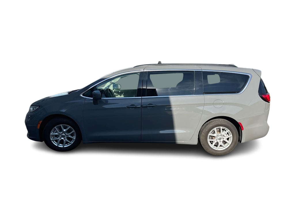 Thumbnail: 2022 Chrysler Pacifica - 3