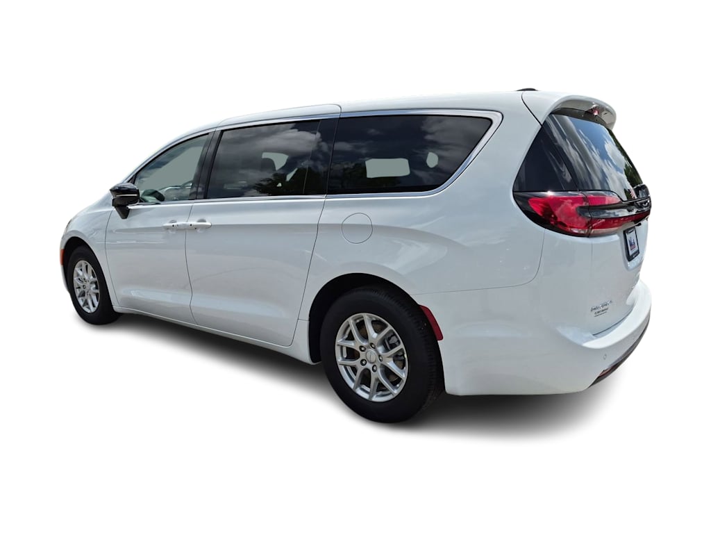 Thumbnail: 2027 Chrysler Pacifica - 4